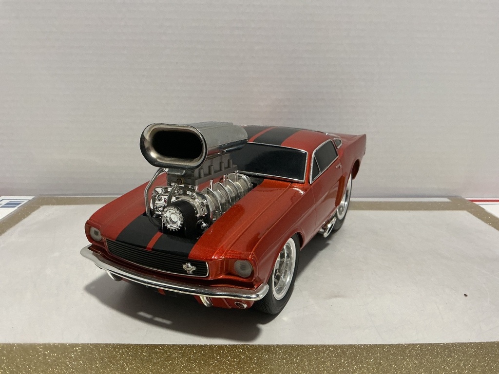 1:18 MUSCLE MACHINES FORD MUSTANG [NO BOX]