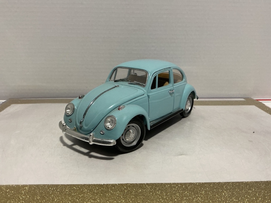 [110973] 1:18 ROAD TOUGH 1967 BEETLE BLUE ON TAN [NO BOX]