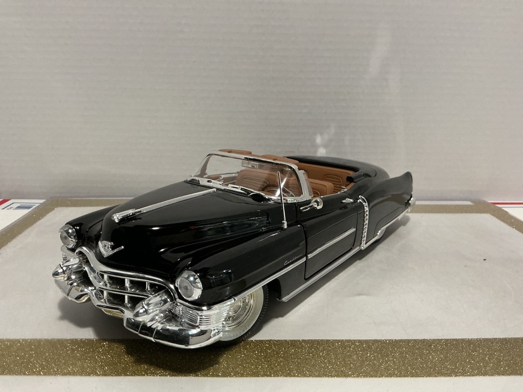 1:18 ANSON 1953 CADILLAC ELDORADO BLACK ON TAN [NO BOX]