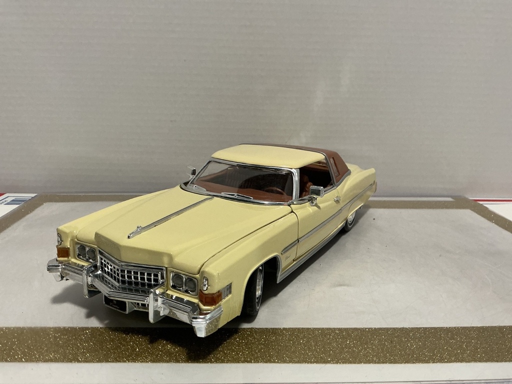 1:18 ANSON 1973 CADILLAC ELDORADO BEISE [PAINT BUBBLES] [NO BOX]
