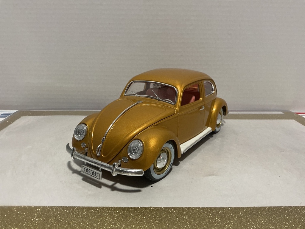 1:18 BBURAGO 1955 BEETLE 1,000,000TH GOLD / TAN [NO BOX]