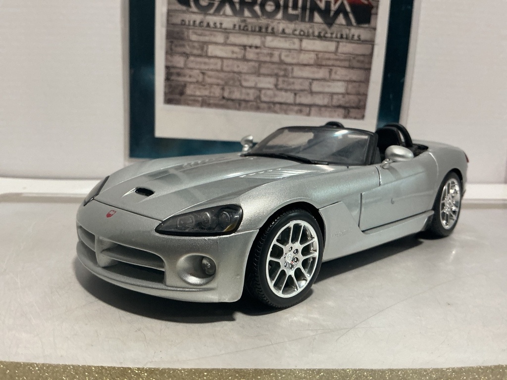 1:18 MAISTO DODGE VIPER GRAY ON BLACK [NO BOX]
