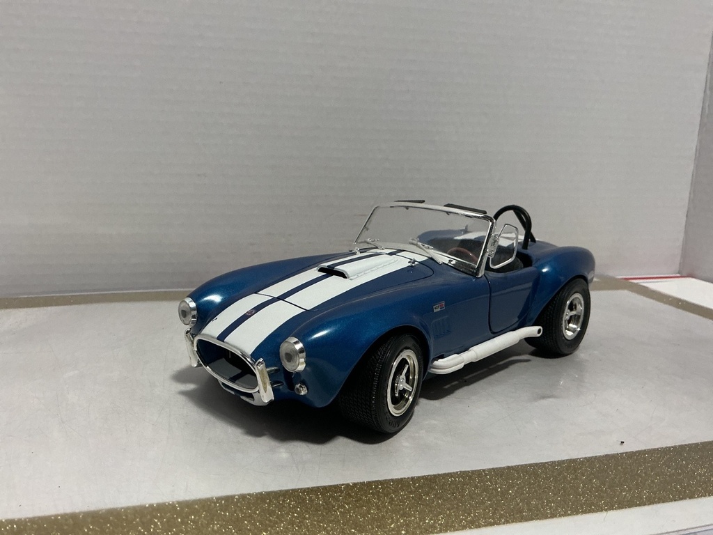 1:18 ERTL SHELBY COBRA 427 BLUE ON BLACK  [NO BOX]