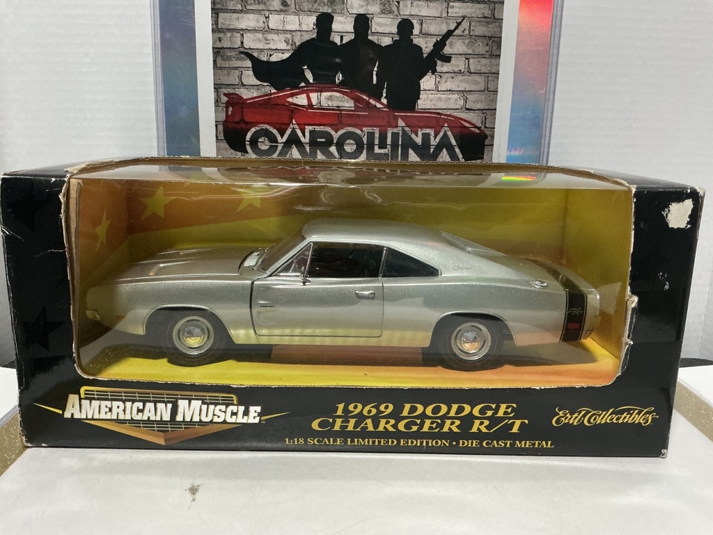 1:18 ERTL 1969 DODGE CHARGER R/T SILVER ON BLACK