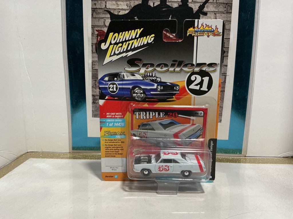 [007142] 1:64 JOHNNY LIGHTNING COLLECTION- STREET FREAKS- 1970 DODGE DART SWINGER