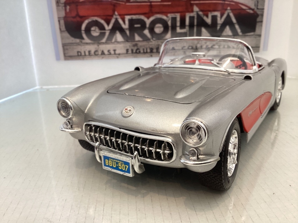 1:18 BURAGO 1957 CHEVROLET CORVETTE SILVER ON RED CONVERTIBLE