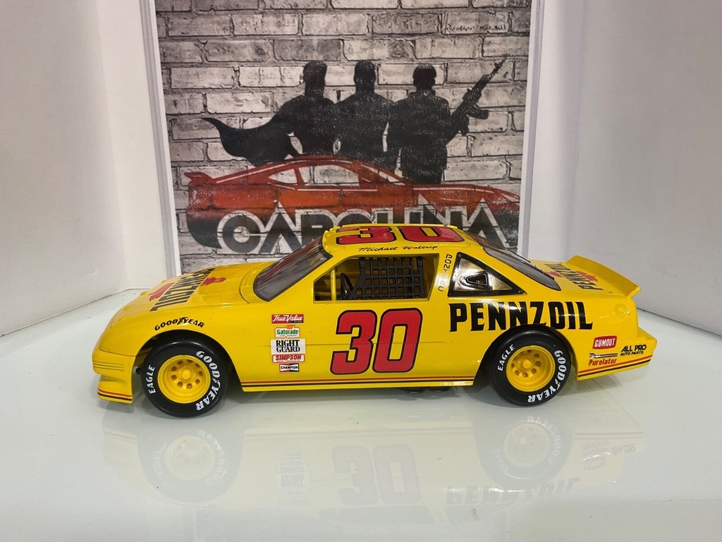 1:18 ERTL AMERICAN MUSCLE YELLOW RACING CAR