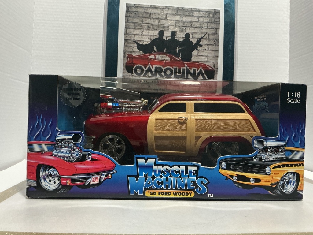 1:18 MUSCLE MACHINES ‘50 FORD WOODY