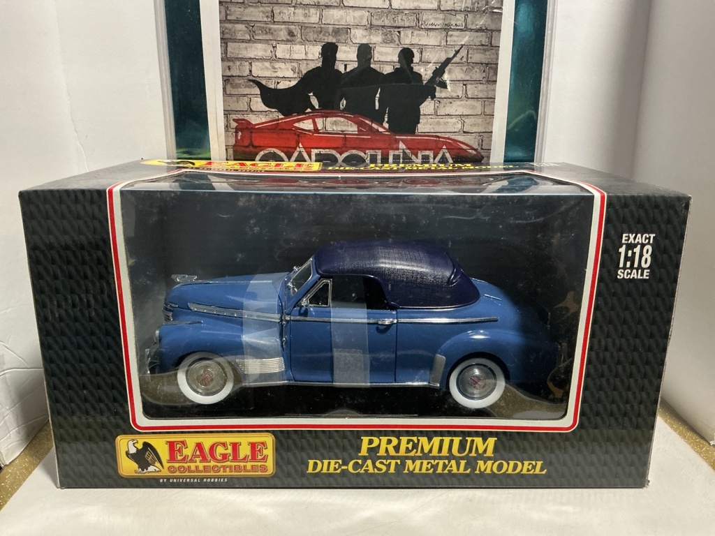 1:18 EAGLE COLLECTIBLES - 1941 Chevrolet Deluxe Convertible - BLUE/BLACK