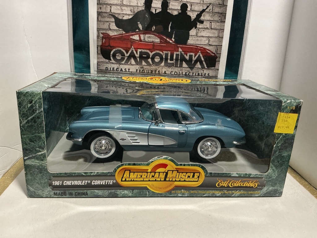 1:18 ERTL AMERICAN MUSCLE 1961 CHEVROLET CORVETTE BLUE/WHITE