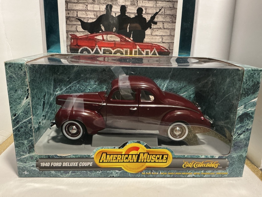 1:18 ERTL/AMERICAN MUSCLE 1940 FORD DELUXE COUPE [RED/WHITE]
