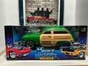 1:18 MUSCLE MACHINES- ‘50 FORD WOODY