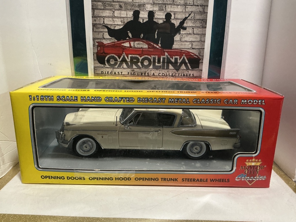 1:18 MOTORCITY CLASSICS - 1957 STUDEBAKER GOLDEN HAWK #80003 ARTIC WHITE