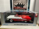 1:18 WELLY - DIECAST METAL - 1955 OLDSMOBILE SUPER 88 [WHITE/RED]