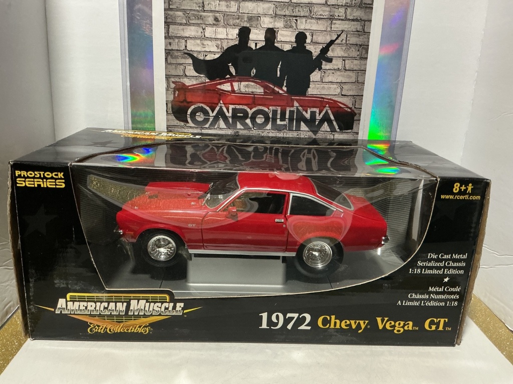 1:18 ERTL AMERICAN MUSCLE - 1972 CHEVY VEGA GT [RED/BLACK]