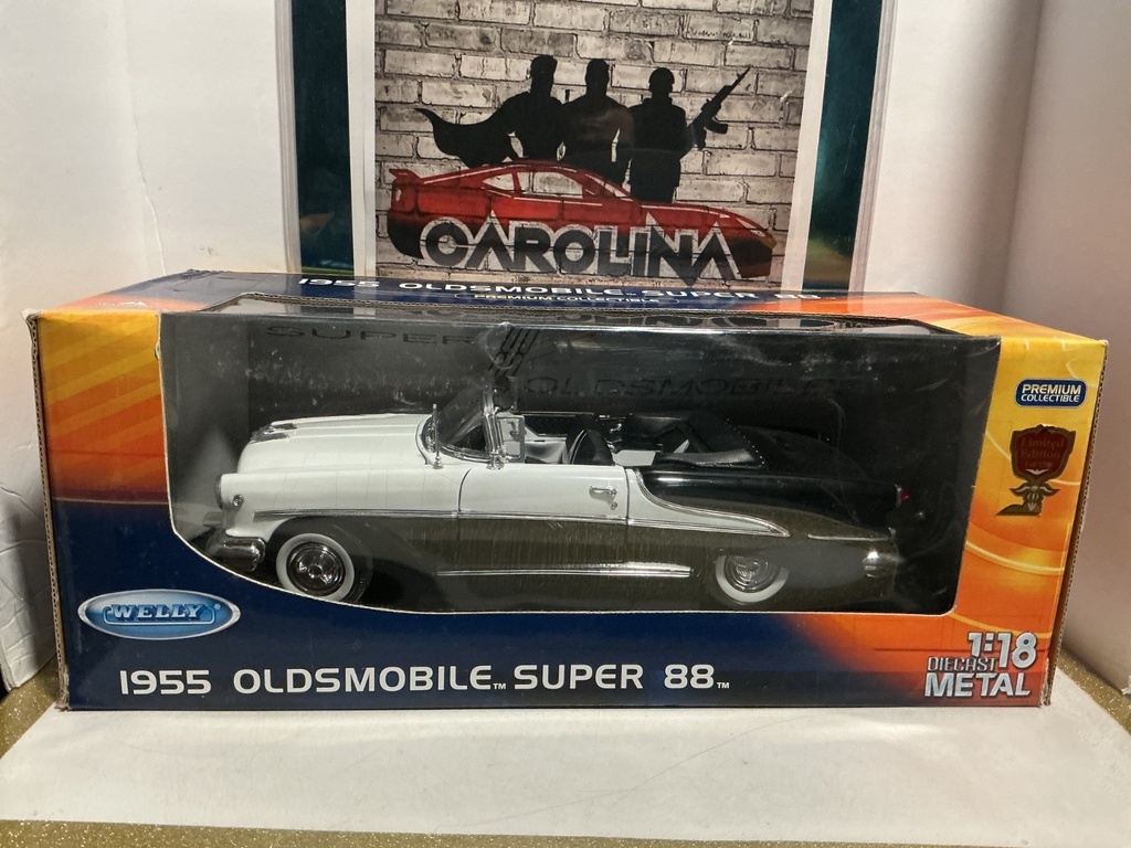 1:18 WELLY - DIECAST METAL 1955 OLDSMOBILE SUPER 88 [WHITE/BLACK] PAINT CRACKED