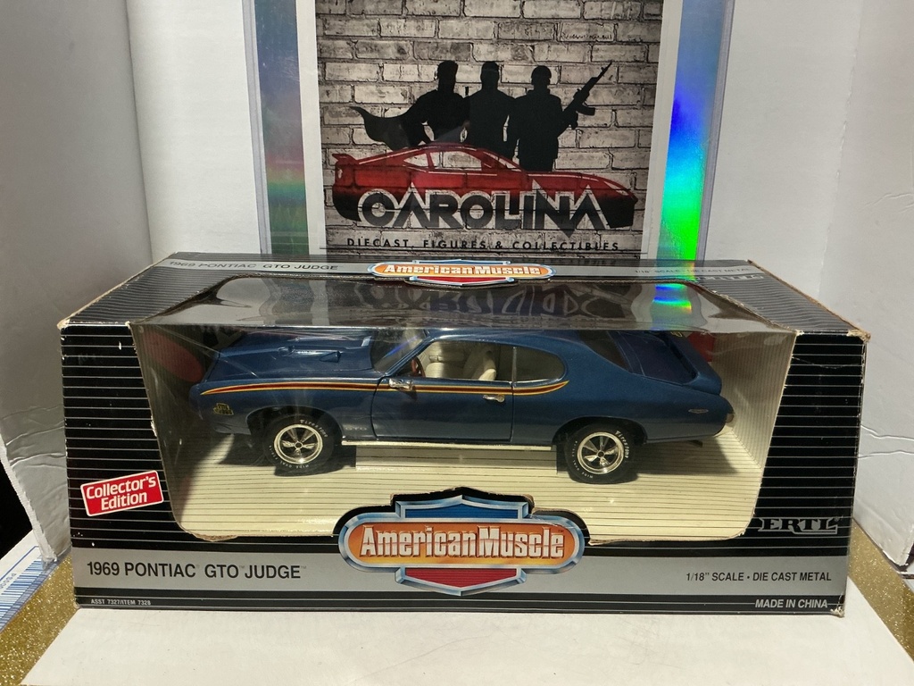 [008978] 1:18 ERTL 1969 PONTIAC GTO JUDGE BLUE ON WHITE