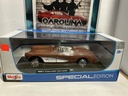 1:18 MAISTO PREMIERE EDITION - 1957 CHEVROLET CORVETTE [BROWN ON WHITE]