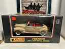 1:18 EAGLE COLLECTIBLES - 1941 Chevrolet Deluxe Convertible - [Tan/Red]