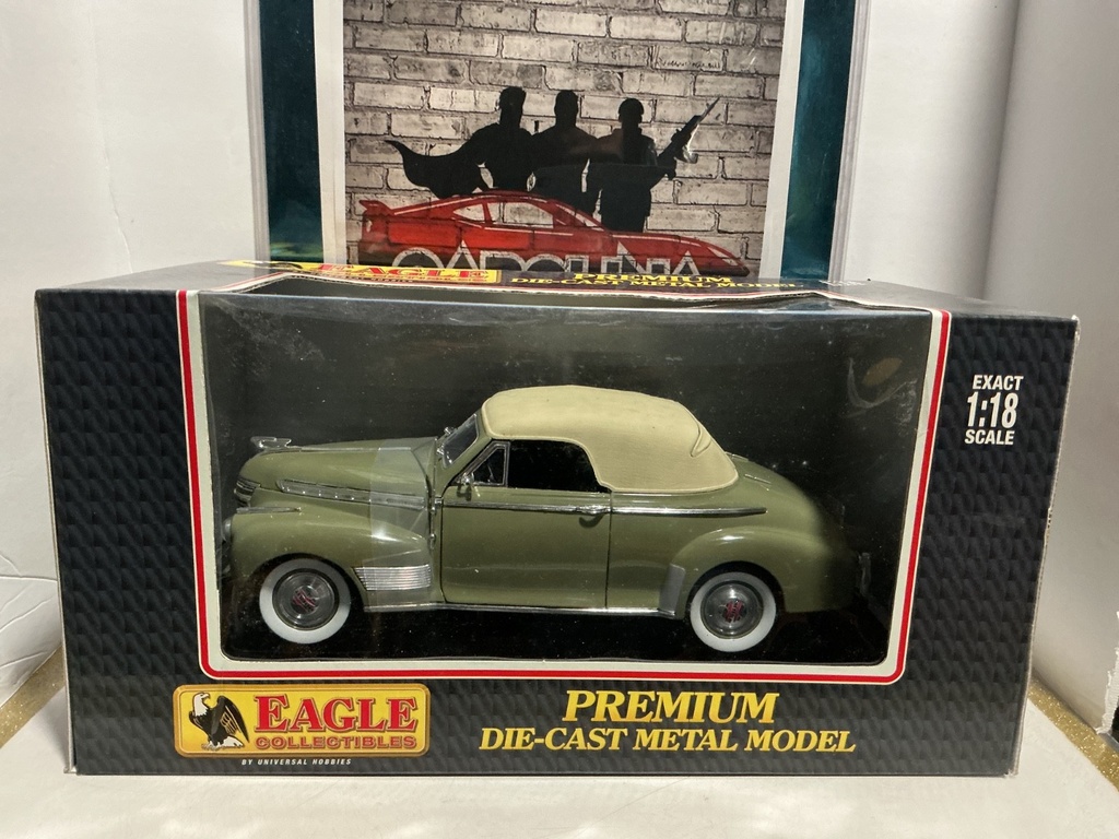 1:18 EAGLE COLLECTIBLES - 1941 Chevrolet Deluxe Convertible - [GREEN/TAN TOP]