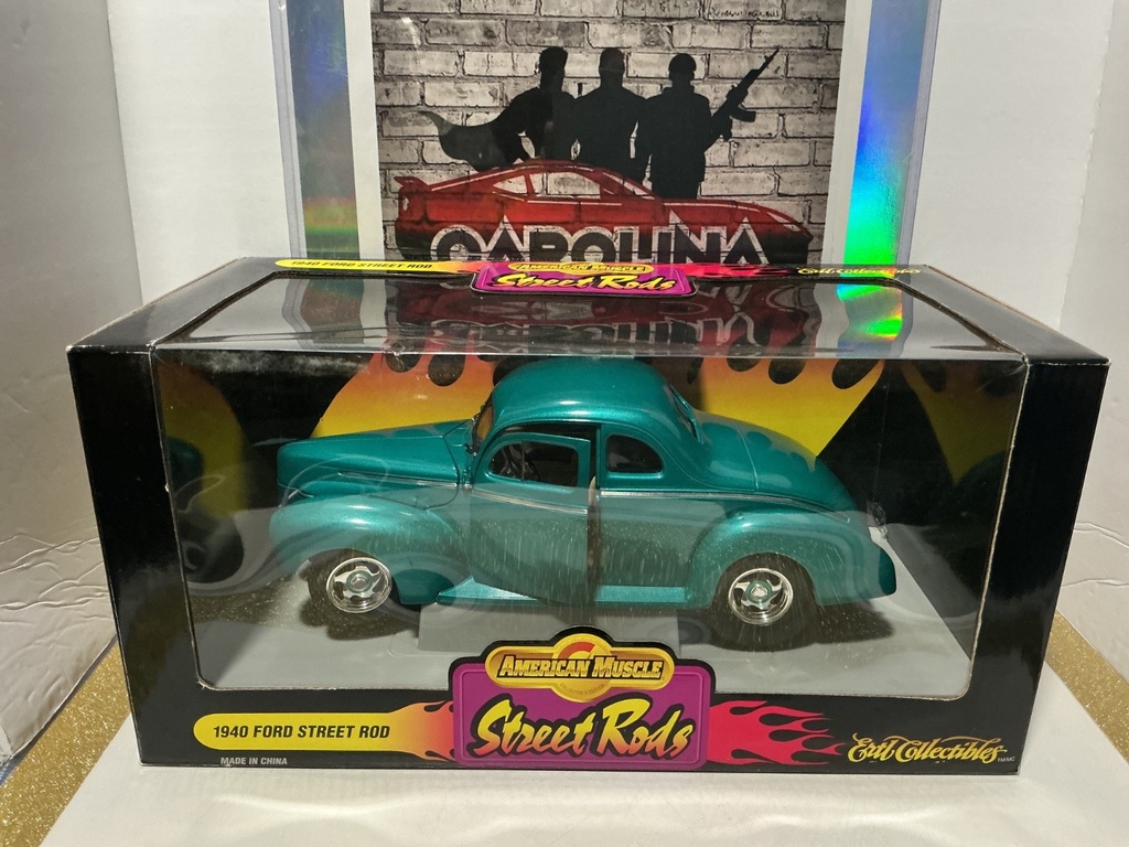 [008848] 1:18 ERTL  AMERICAN MUSCLE - STREET RODS 1940 FORD STREET ROD