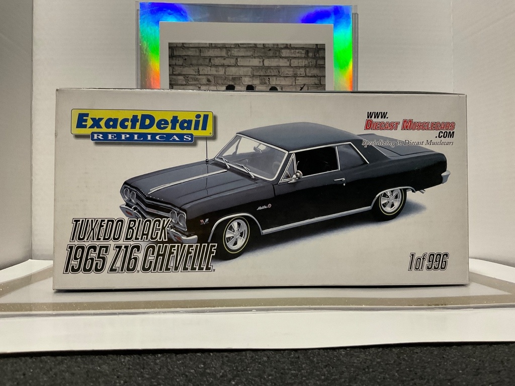 1:18 EXACT DETAIL 1965 CHEVELLE Z16 TUXEDO BLACK ** CAR HAS LIGHT RASHING