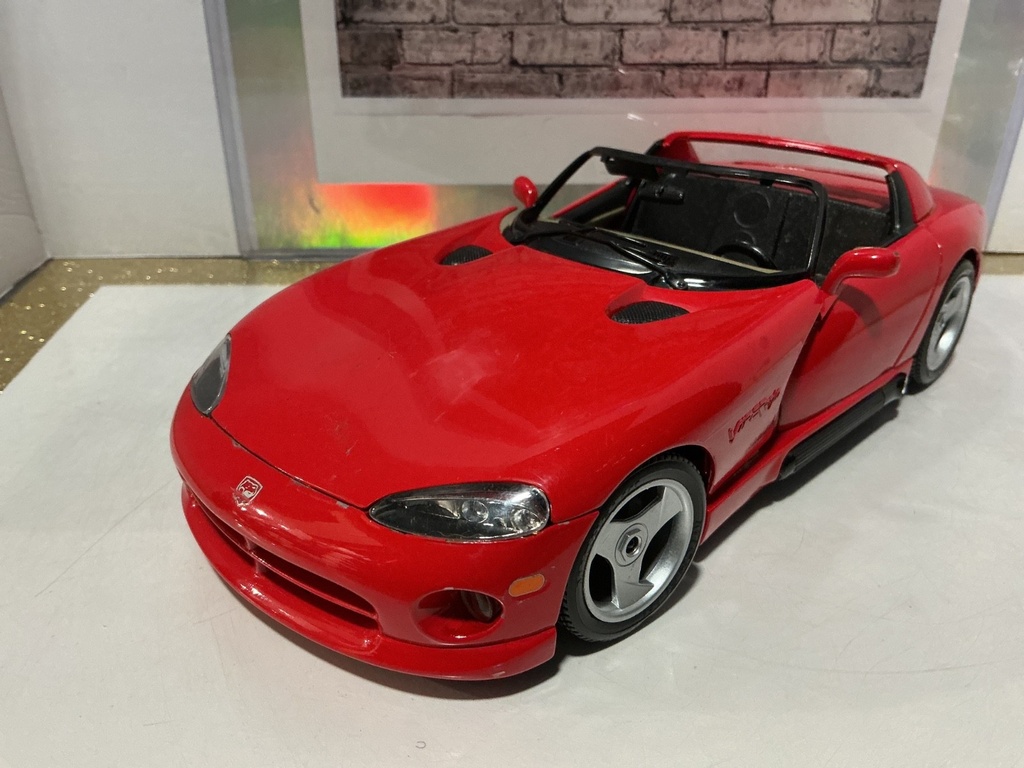 1:18 BURAGO DODGE VIPER RT/10 RED ON BLACK CONVERTIBLE