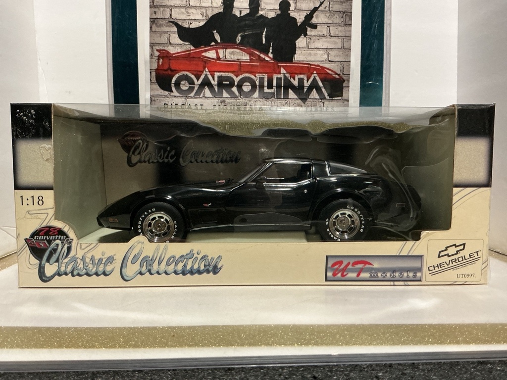 [010167] 1:18 UT MODELS 78 CORVETTE CLASSIC COLLECTION