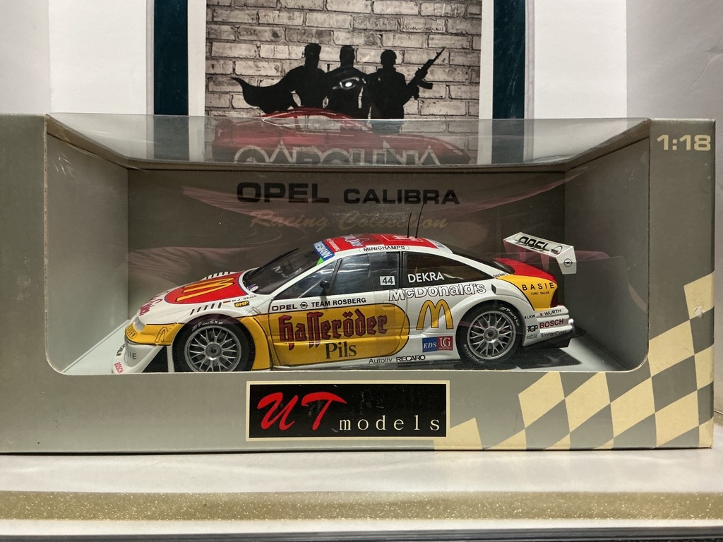 [010131] 1:18 UT MODELS OPEL CALIBRA RACING COLLECTION