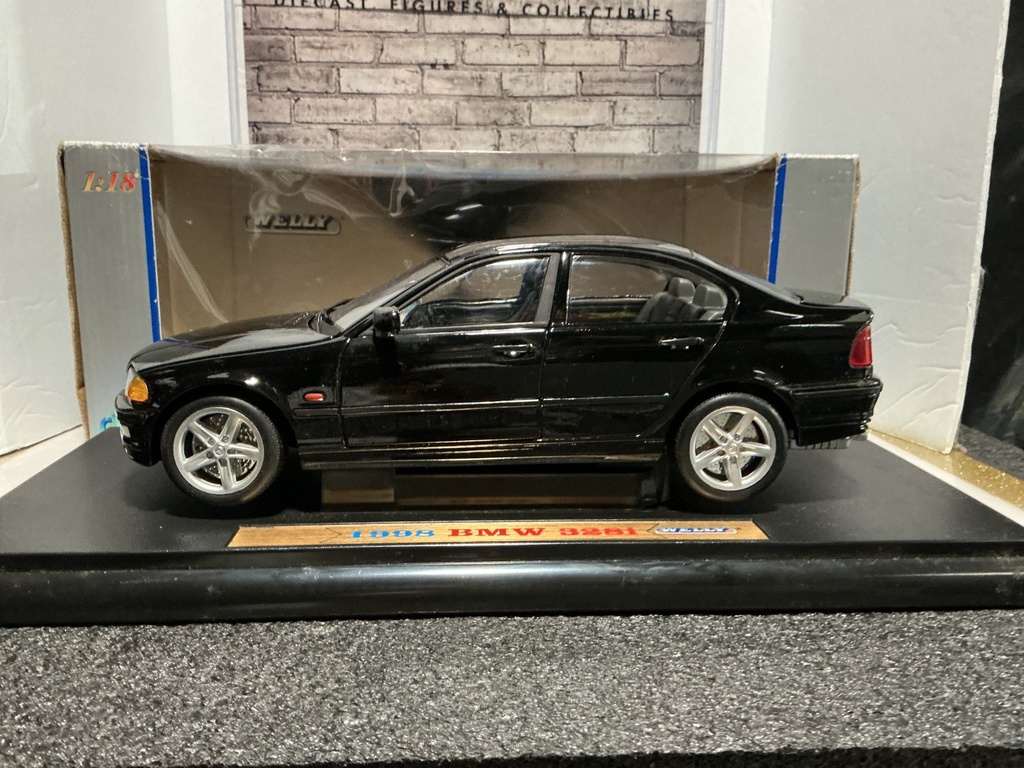 [102139] 1:18 WELLY BMW 1998 BMW 328I   {BOX DAMAGED & PAINT ISSUES } BLACK  ON GRAY