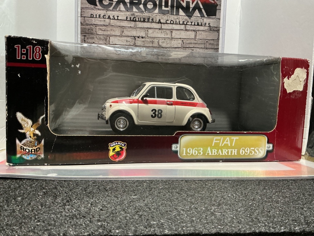 [102156] 1:18 ROAD SIGNATURE  1963 FIAT ABARTH 695SS { BOX DAMAGED }