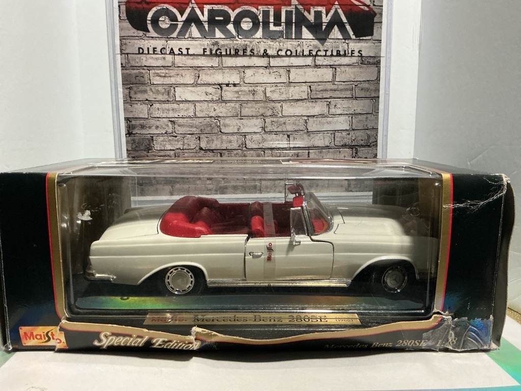 [102362] 1:18 MAISTO MERCEDES-BENZ 280SE 1966 *BOX DAMAGE*