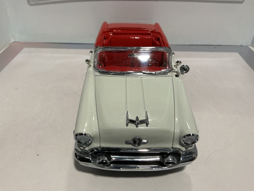 1:24 DANBURY MINT 1955 OLDSMOBILE SUPER EIGHTY-EIGHT CONVERTIBLE