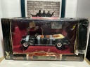 1:24 ROAD SIGNATURE DIE CAST- 1938 CADILLAC V-16 PRESIDENTIAL LIMO *DAMAGED BOX*
