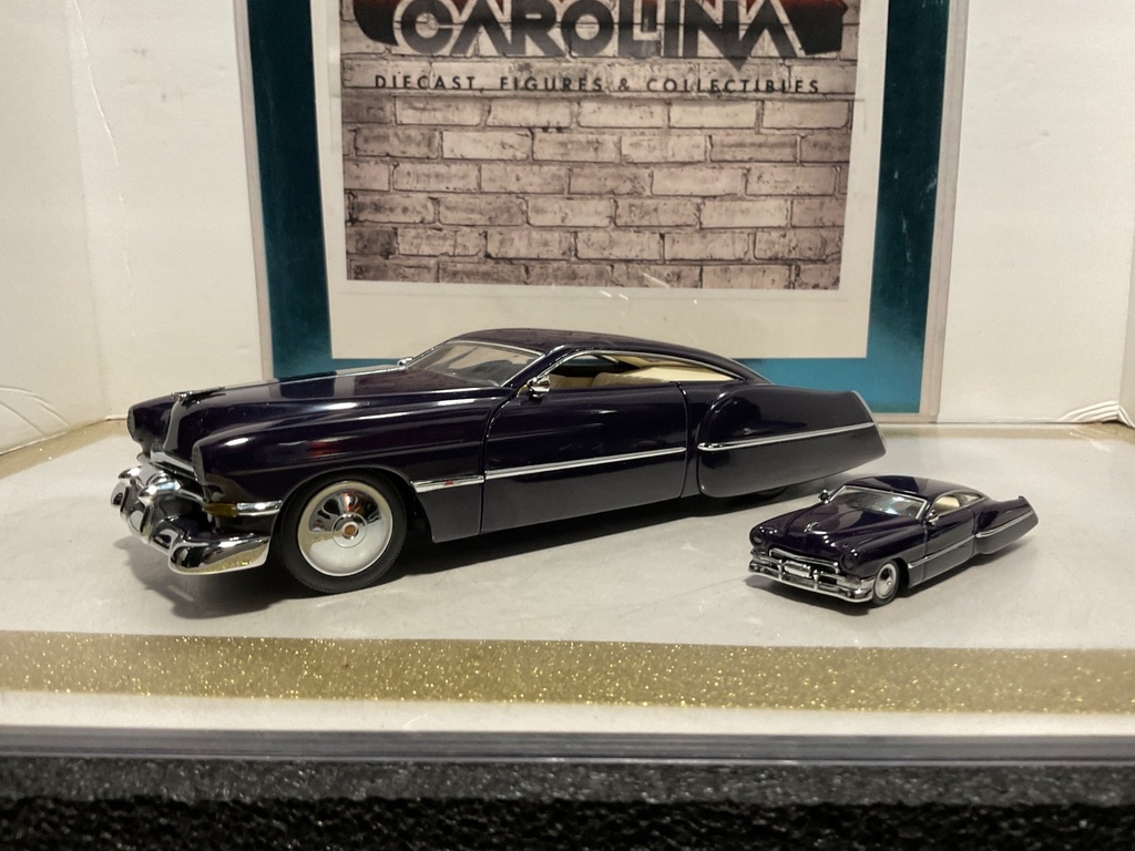1/24 & 1/64  HOT WHEELS CADZILLA SCRATH ON ROOF OF 1/24 { NO BOX}