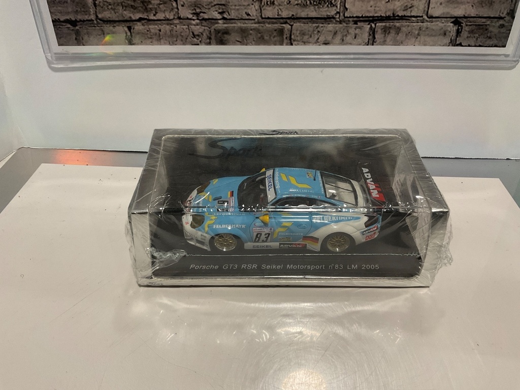 [001492] 1:43 SPARK PORSCHE GT3 RSR SEIKEL MOTORSPORT N83 LM 2005