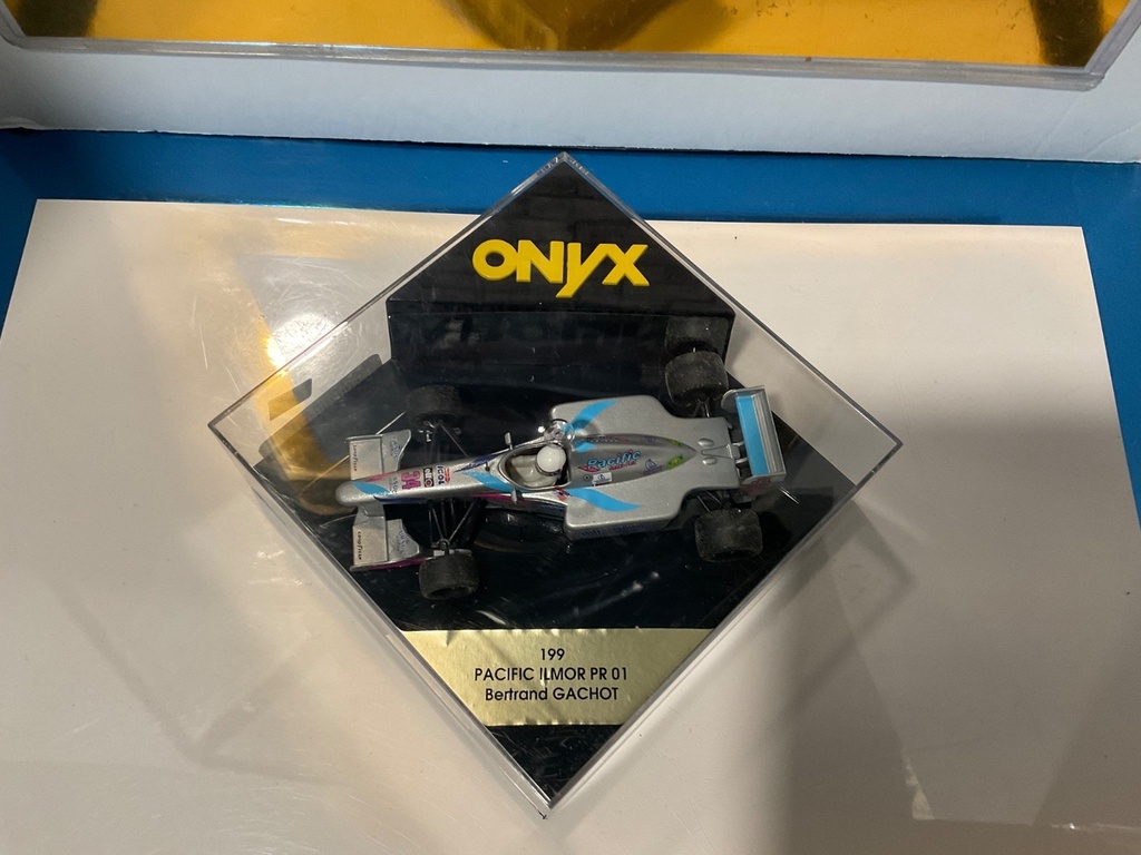 1:43 ONYX F1 199 PACIFIC ILMOR PR 01 Bertrand GACHOT