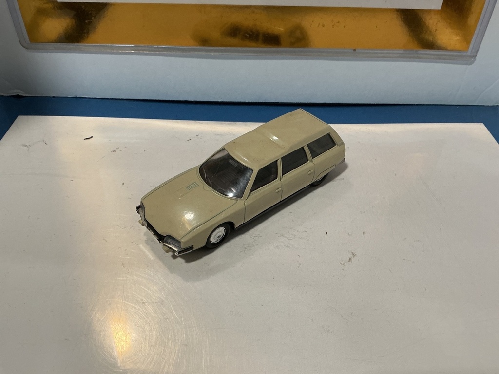 [001641] 1:43 SOLIDO MADE IN FRANCE CITROEN CX 2400 BREAK