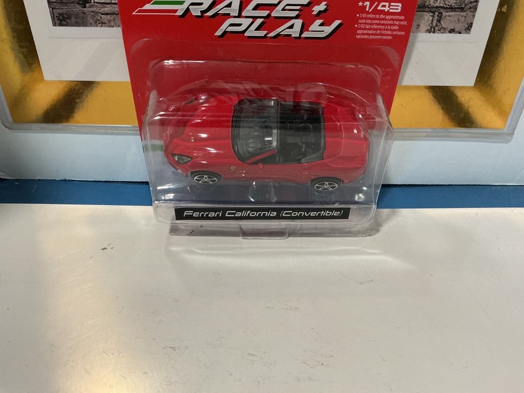 BURAGO 1:43 FERRARI CAIFORNIA CONVERTIBLE