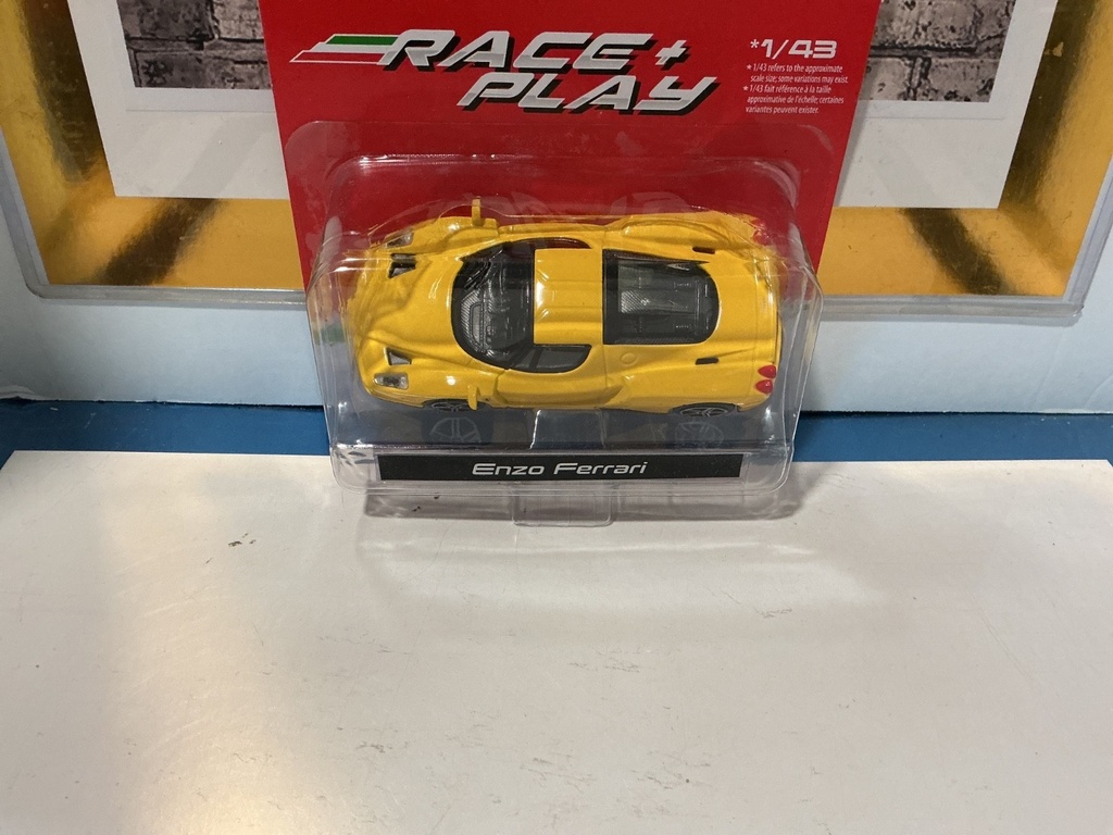 BURAGO 1:43 ENZO FERRARI