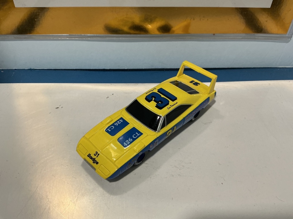 LEGENDS OF RACING 1:43 1969 DODGE DAYTONA
