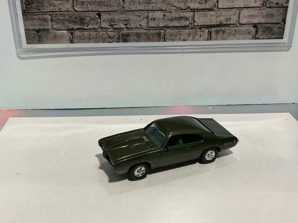 ERTL 1:43 1968 PONTIAC G.T.O. NUMBER 15 IN SERIES