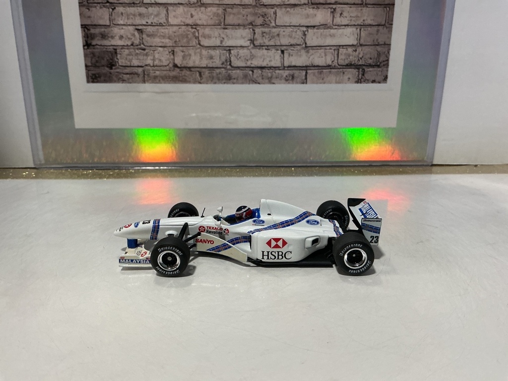 1:43 Minichamps Stewart 1997 Magnussen
