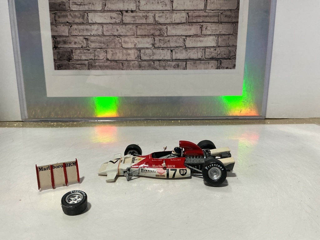 [004804] 1:43 Marlboro BRM #17 *BROKEN