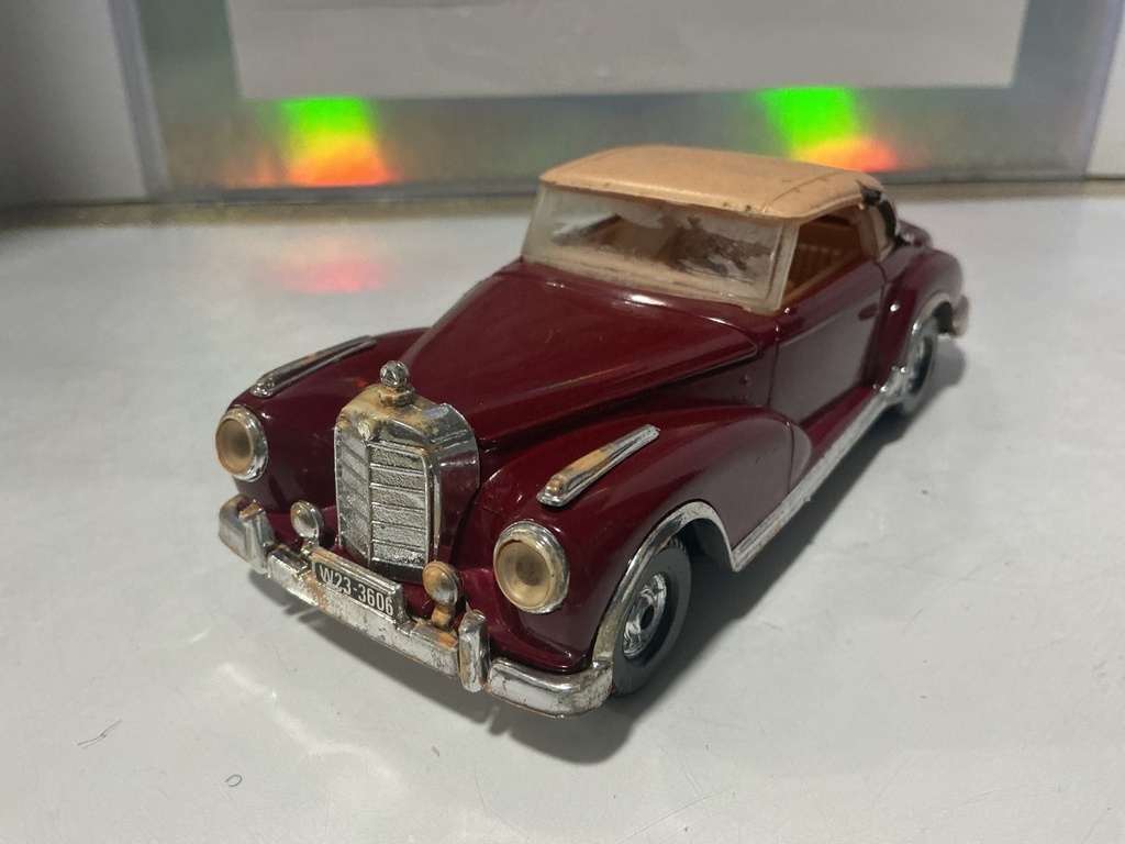 1:43 - CORGI - MERCEDES BENZ 300S