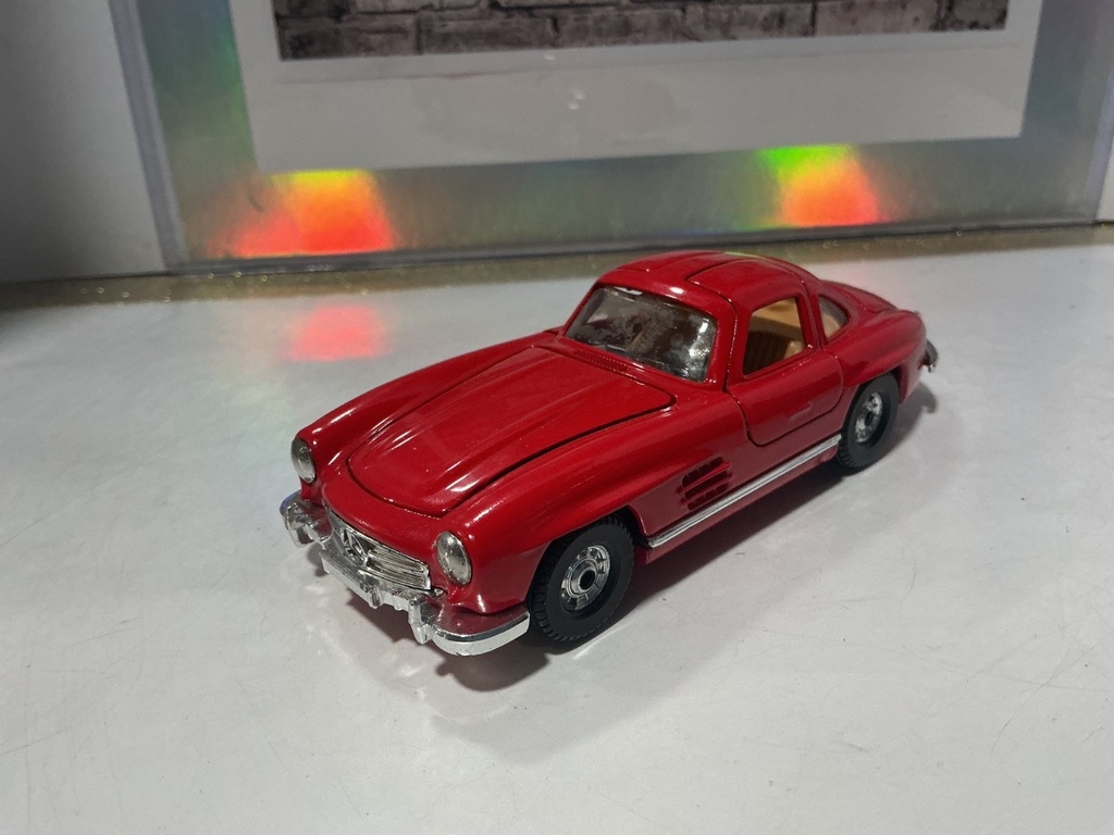 1:43 - CORGI - MERCEDES BENZ 300SL