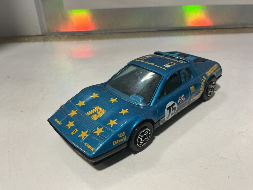 1:43 - BURAGO FERRARI 512 BB