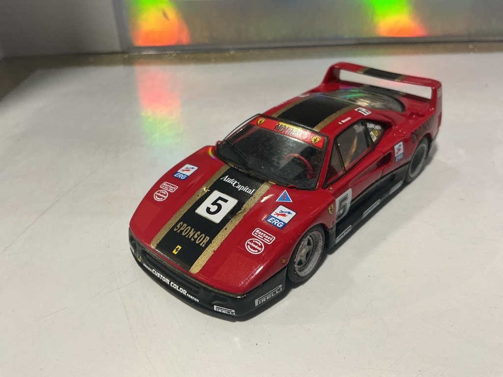 1:43 - FERRARI F40 [UNKNOWN BRAND] [MISSING/BROKEN PIECES]