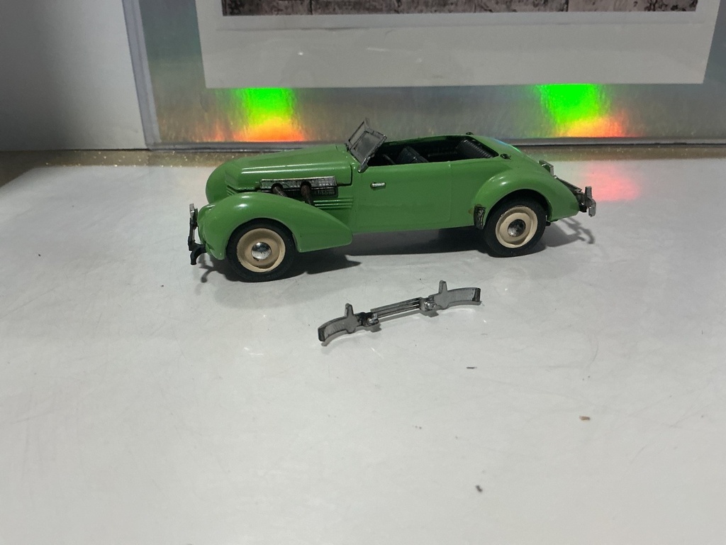 [101220] 1:43 - DUGU - CORD 1937 N [BROKEN FRONT BUMPER]
