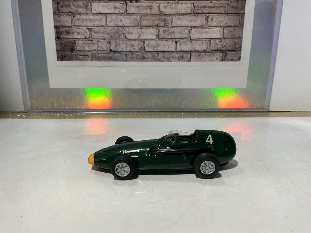 1:43 Vanwall RL24 Made in England #4